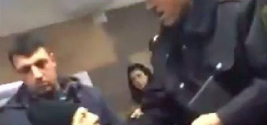 Bakı metrosunda polislə qadın arasında insident