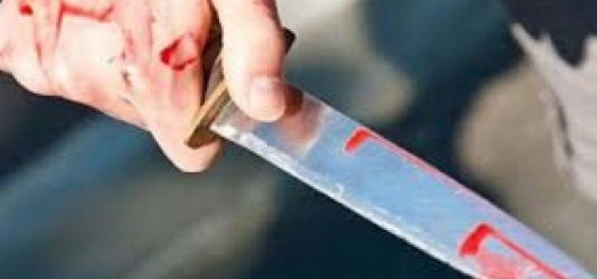 Avtomobillərdən oğurluq edən şəxs polis bıçaqladılar