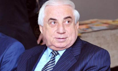 “Təmir olunan yol gözümüzün önündə dağılıb gedir”