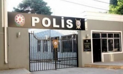 YPX əməkdaşı polis bölməsində dava salıb - Həmkarlarını təhqir etdi