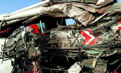 Dövlət məmurlarını daşıyan avtobus partladıldı: 15 nəfər öldü