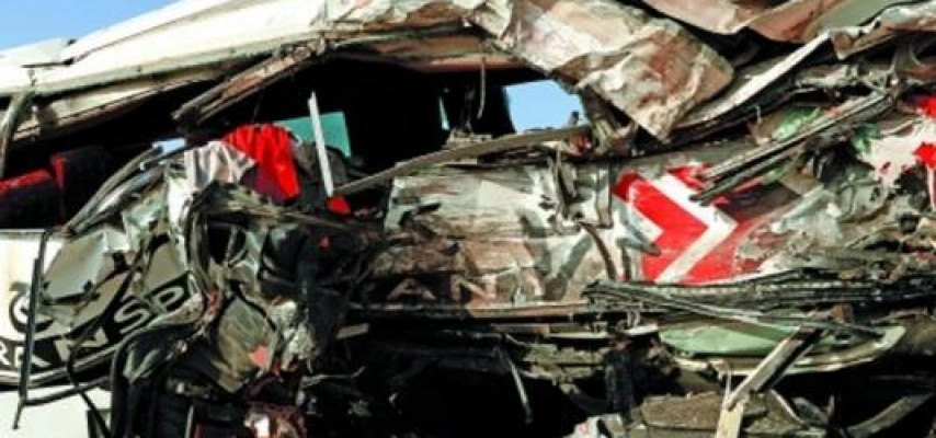 Dövlət məmurlarını daşıyan avtobus partladıldı: 15 nəfər öldü