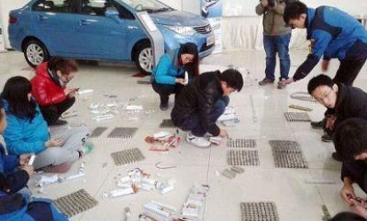 Avtomobilin pulunu qəpiklə ödədi