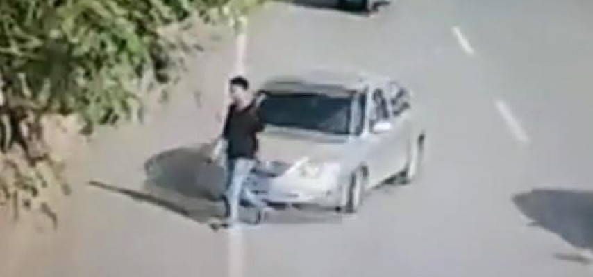 Yolu keçən oğlanın maşınla vurulma anı kameralarda