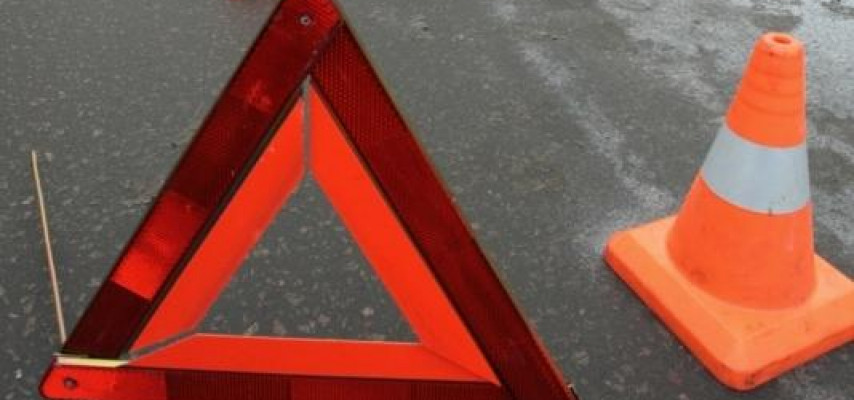 Göyçayda avtomobil yol ötürücüsünə çırpılıb, xəsarət alanlar var