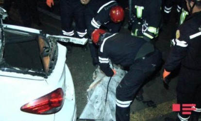 Bakıda ağır yol qəzası nəticəsində sürücü yanaraq ölüb