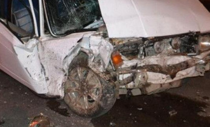 "Toyota" ilə "VAZ" toqquşdu: yaralanan var