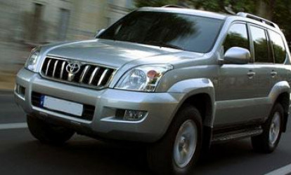 Polis əməkdaşı "Toyota" ilə qəza törətdi