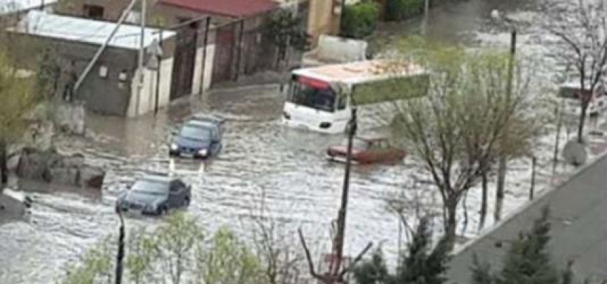 Bakıda üzən avtobus