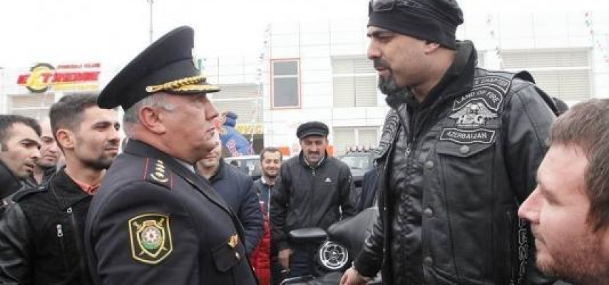 Vaqif Əsədov və bayker qarşıdurması – Olmayıb – FOTO