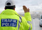 Yol polisinin arvadı ərindən şikayətçidir: "Ərim rüşvət alır"