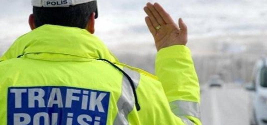Yol polisinin arvadı ərindən şikayətçidir: "Ərim rüşvət alır"