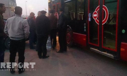 “BakuBus”ın avtobusu qəzaya uğradı
