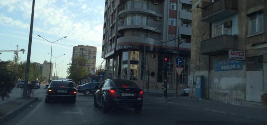 Bakıda daha bir rüsvayçı yol nişanı