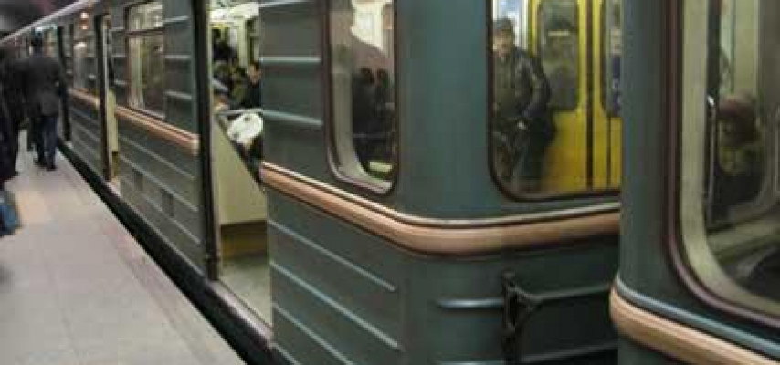Metroda problem yaranıb, sərnişinlər qatardan boşaldılıb