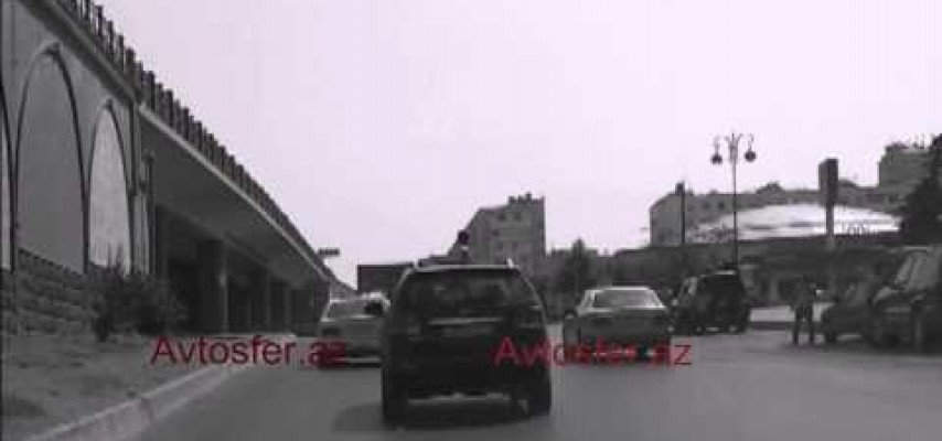 Bakıda qadın sürücü övladını bu cür təhlükəyə atdı