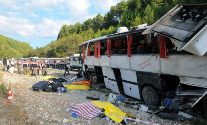Dəhşətli yol qəzası: 13 ölü, 31 yaralı