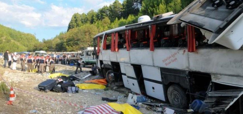 Dəhşətli yol qəzası: 13 ölü, 31 yaralı
