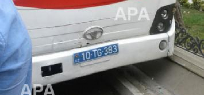 Bakıda iki marşrut avtobusu ötüşərkən toqquşdu – FOTOLAR