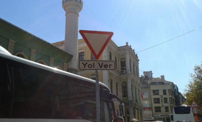 Yol nişanlarını sözlə yazmağa ehtiyac varmı?