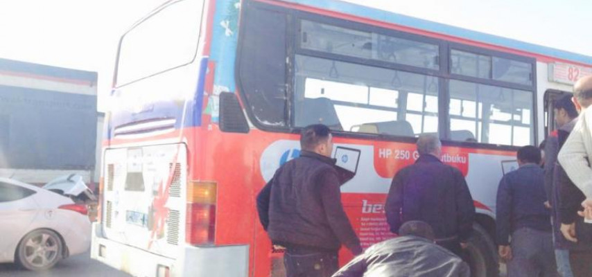 Bakıda DƏHŞƏT: Avtobusun təkərləri qana boyandı  - 18 +