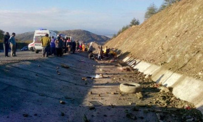 Mikroavtobus aşdı: 15 ölü. 27 yaralı