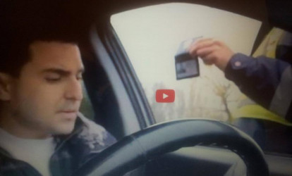 ŞOK: Bu dəfə sürücü yol polisinə protokol yazdı