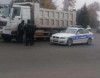Yol polislərinə etiraz edən sürücü açarları kanala atdı