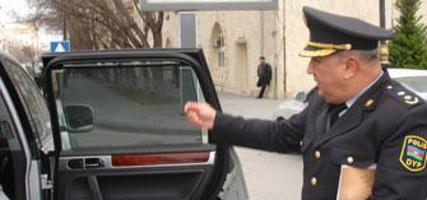 Pərdəli avtomobil sürən 300 sürücü cərimələndi