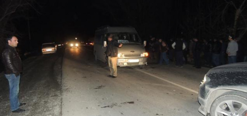 Mikroavtobus qoyun sürüsünün üstündən keçdi, 30 ölü