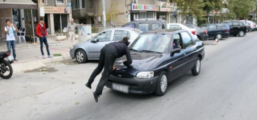 Üç maşın bir kişini öldürə bilmədi