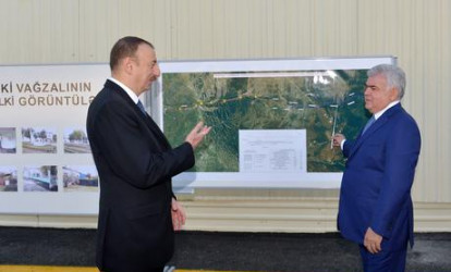 Prezident yol çəkərkən ağacların qırılmasına qəti etiraz etdi