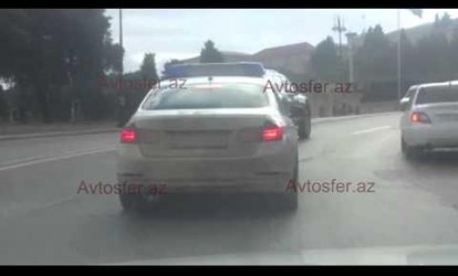 Bakının mərkəzində palçıqlı DYP maşını; nömrə görünmür