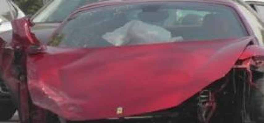 Paytaxtda “Ferrari” üç avtomobili əzdi