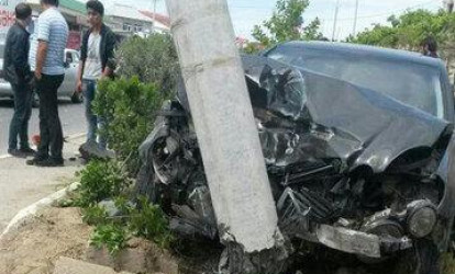 Bakı yaxınlığında ağır qəza: sürücünün ayaqları sındı
