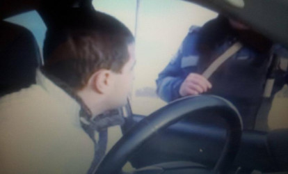 Bu sürücü polisləri yenə susdurdu