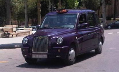 "London taksisi" hərəkətdə olarkən təkəri partladı