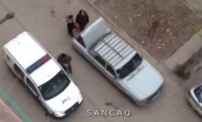 Polislərin rüşvət aldığı VİDEO yayıldı - Bakıda