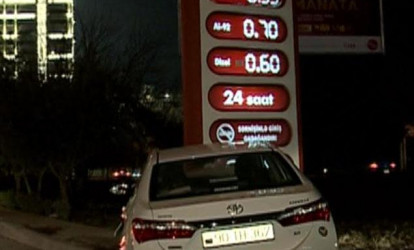 Bakıda qadın sürücüdən film kimi qəza