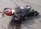 Avtomobil motosikletə çırpıldı: ölən var