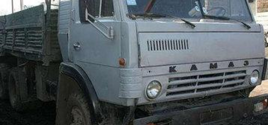 "KamAZ"ı yavaş-yavaş söküb oğurlayırmış