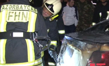 Sürücü qəza törədib avtomobilini yandırdı