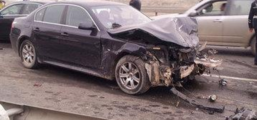 Dairəvi yolda "Hyundai" parça-parça oldu