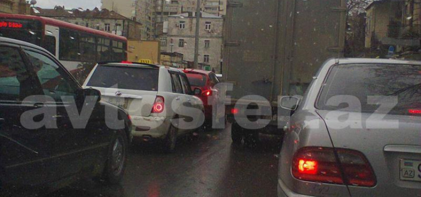 Bakının mərkəzi küçəsində biabırçılıq – FOTOLAR