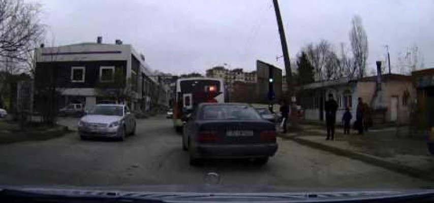 Qaydalardan xəbərsiz sürücülərimiz və ya söyüşə öyrəşənlər