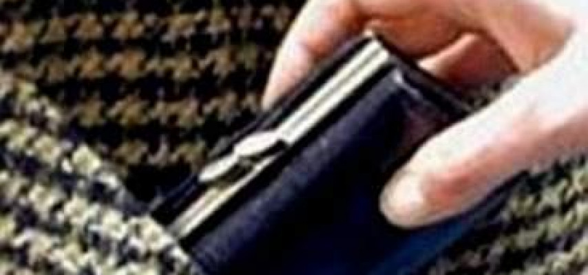 Avtobusdan oğurluq edən qız tutuldu