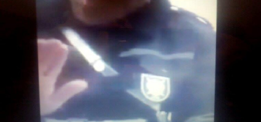 Bu da bizim nümunəvi yol polisi; sürücü susdu