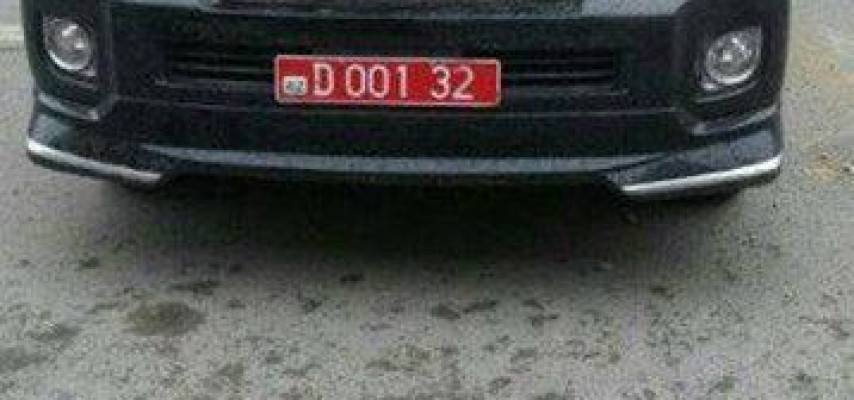 Səfirlik maşını qəzaya düşdü, yaralılar var