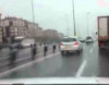 Sükanı buraxıb qəzet oxumağa başladı