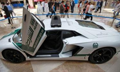 Milyon dollarlıq polis maşınları ilə şou